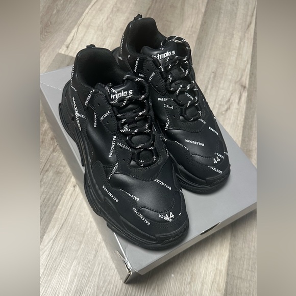 Balenciaga triple S black all over logo size 44 (men’s 11) - Picture 1 of 7
